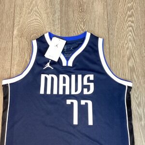 Jordan‎ Jersey NBA Dončič Mavs #77 youth L white navy blue & black NEW